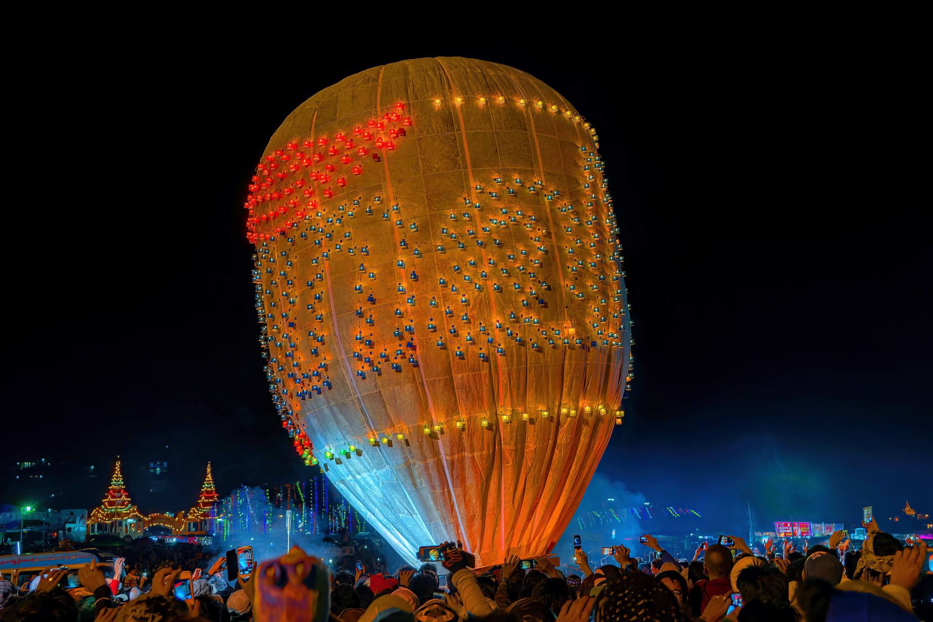 Taunggyi Heißluftballon-Festival